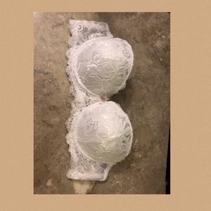 White lace strapless push up bra
